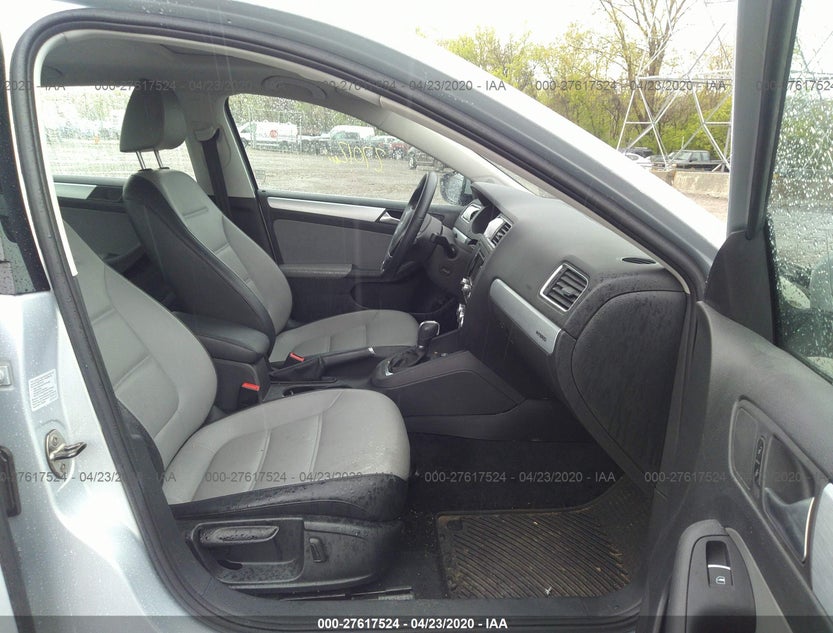 3VW637AJ8DM220746