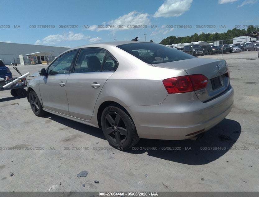 3VWLL7AJ0DM232831