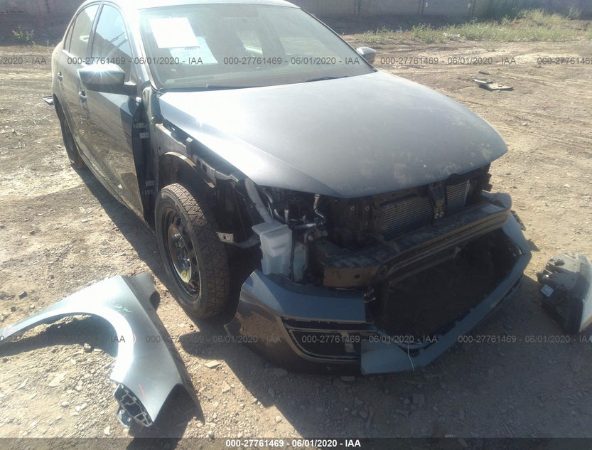 3VW2B7AJ7HM272523