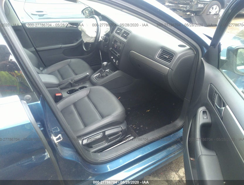 3VWDB7AJ8HM297987