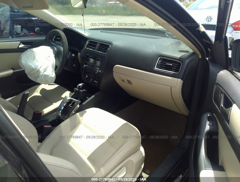 3VWDX7AJ5BM321414