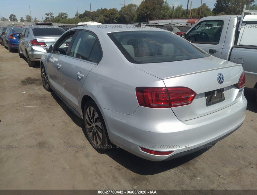 3VW637AJ8DM290828