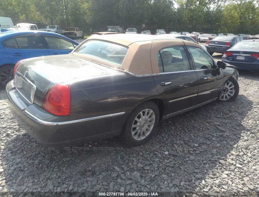 1LNHM81WX7Y609581