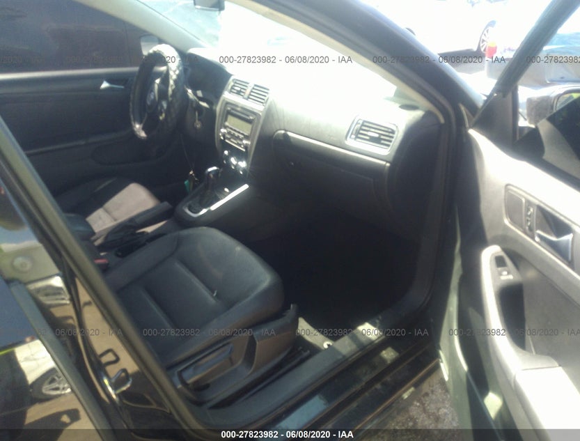 3VWDX7AJ5BM373948