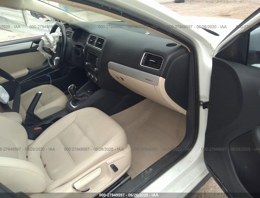 3VW637AJ8DM283880