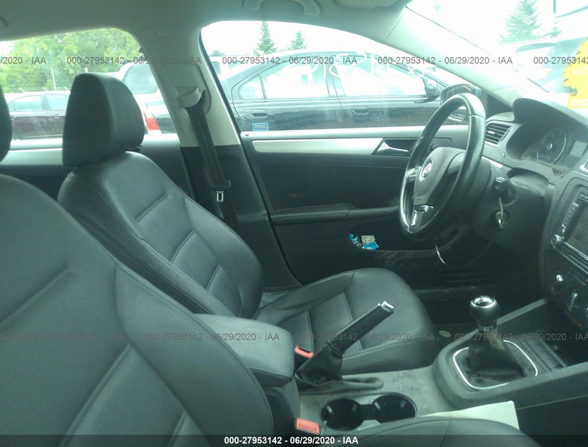 3VW3L7AJ3BM132705