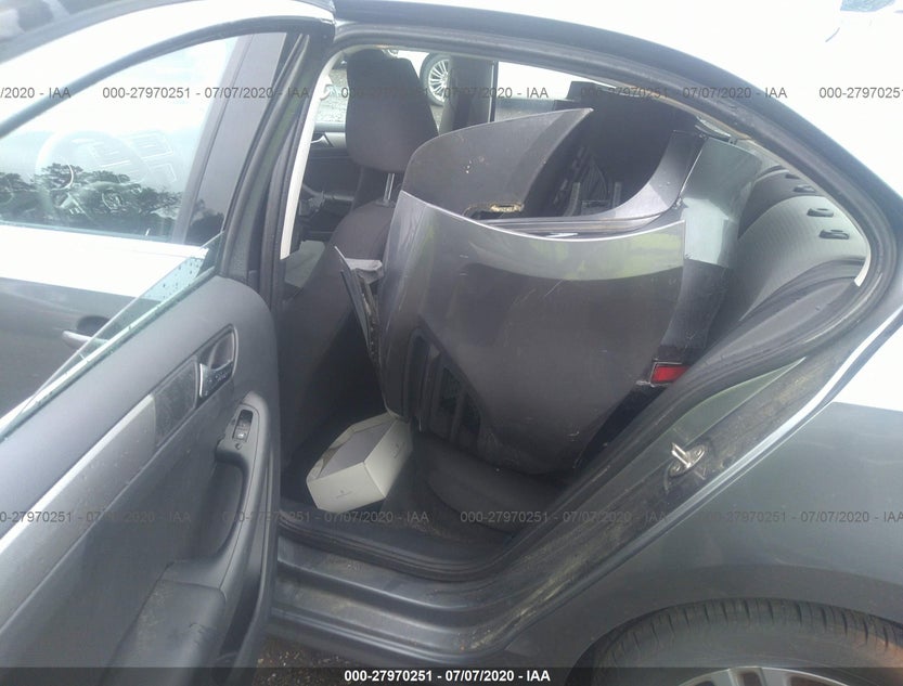 3VW2B7AJ9HM352471