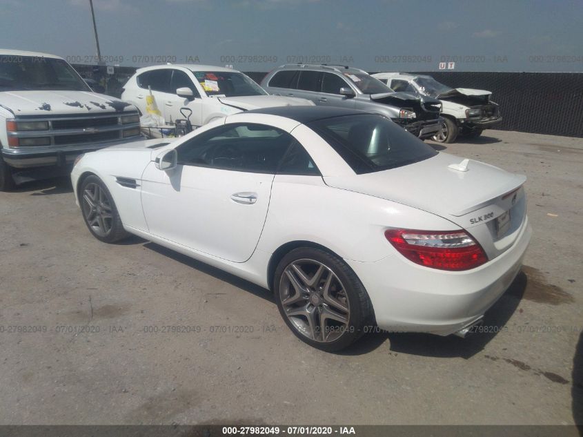 VIN WDDPK3JA0GF115289 2016 Mercedes-Benz SLK-Class,... no.3