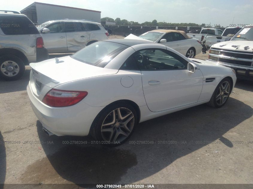 VIN WDDPK3JA0GF115289 2016 Mercedes-Benz SLK-Class,... no.4