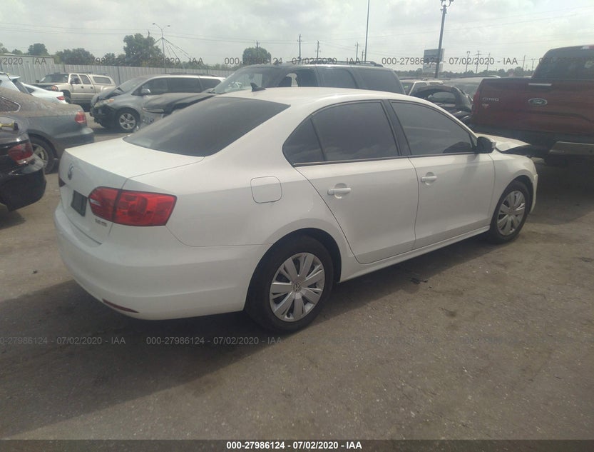 3VWDX7AJ9CM334636