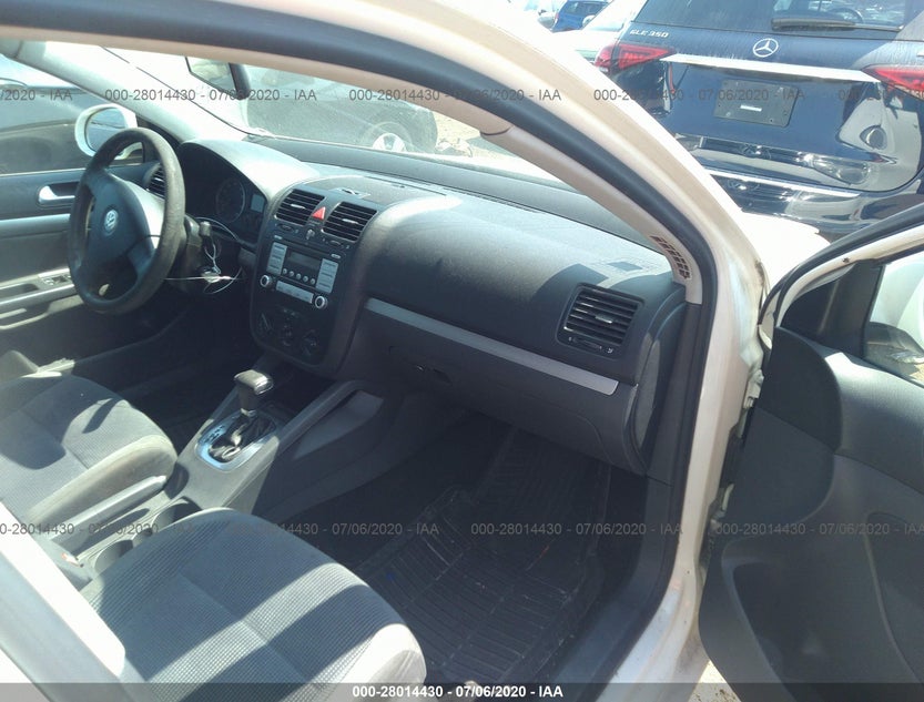 3VWPF71KX7M084712
