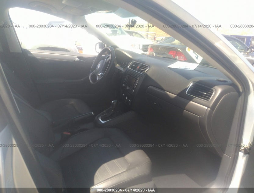 3VWLP7AJ1DM450328