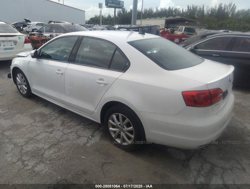 3VWD07AJ5EM371075
