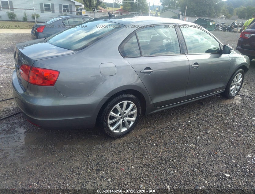 3VWDX7AJ8CM411223