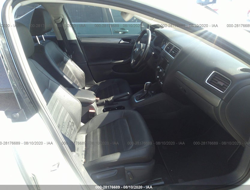 3VWL17AJ8EM410640