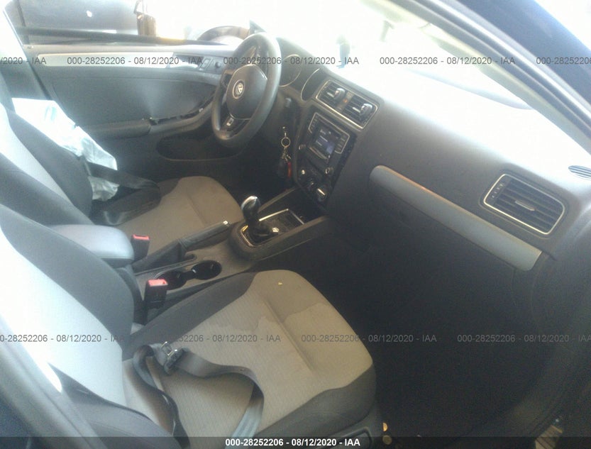 3VW2B7AJ8HM247887