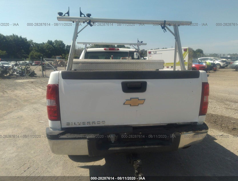 1GCHC24K68E121180