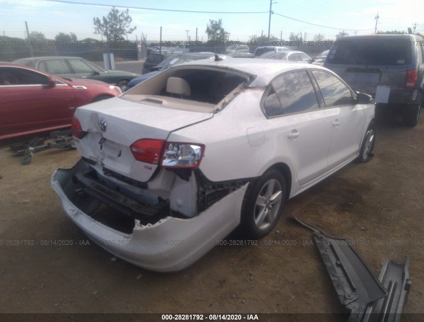 3VW3L7AJ1CM455670