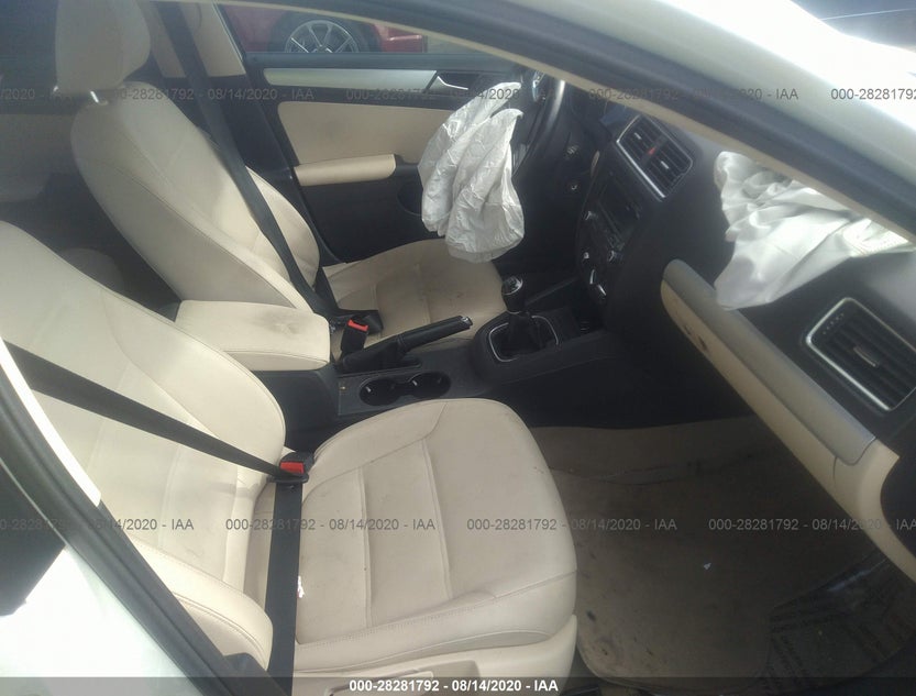 3VW3L7AJ1CM455670