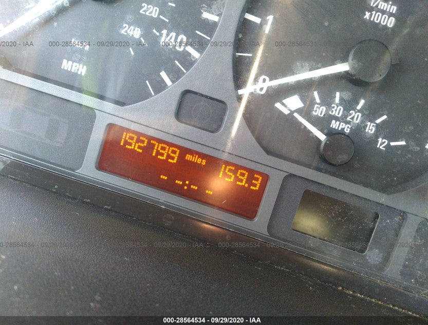 WBAAZ334X5KW75275