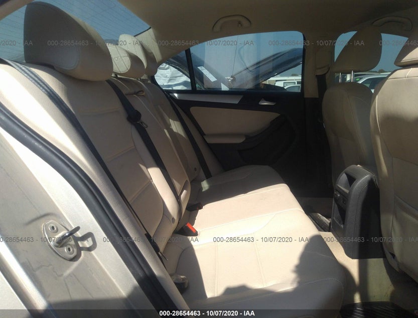 3VWDX7AJ7DM256990