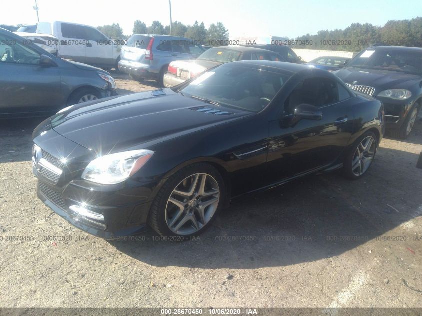 VIN WDDPK5HA2GF115327 2016 Mercedes-Benz SLK-Class,... no.2