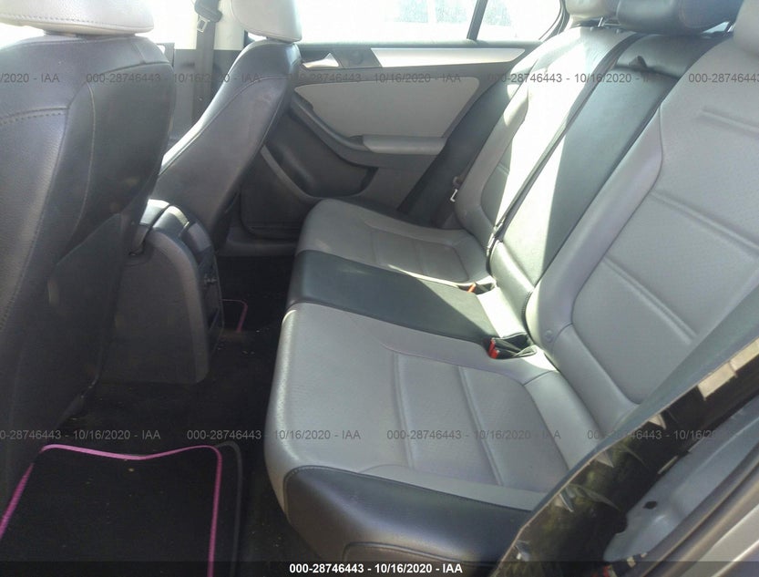 3VW637AJ0EM210875