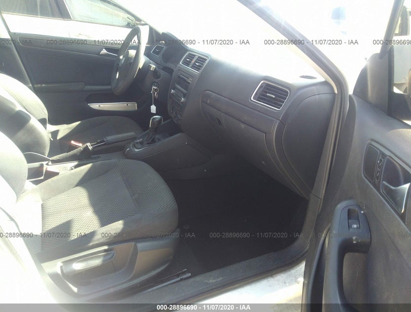 3VW2K7AJ9CM323349