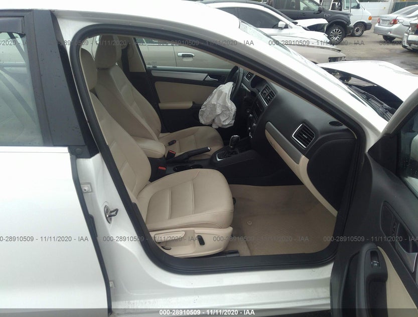 3VWDX7AJ6DM388381