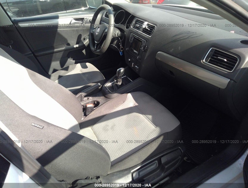 3VW2B7AJXHM412290