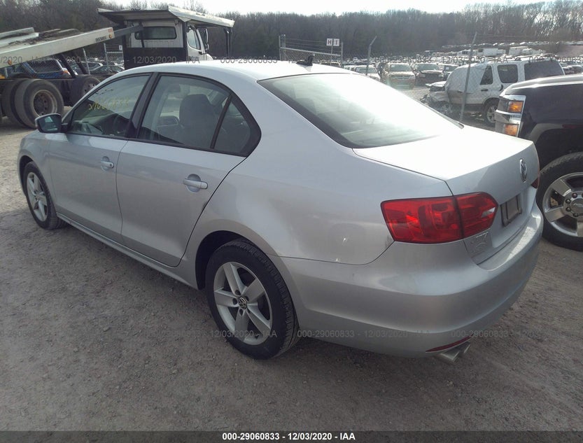 3VWLL7AJ5CM024782