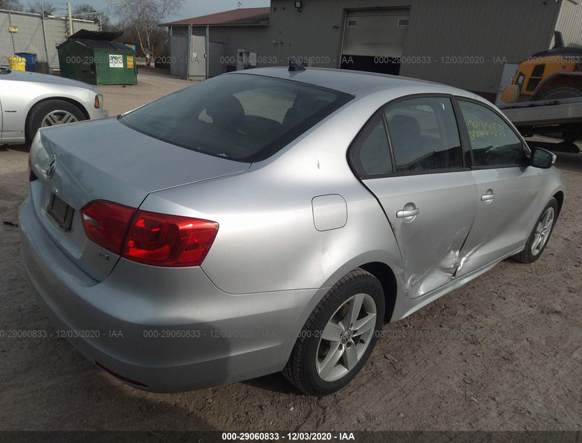 3VWLL7AJ5CM024782