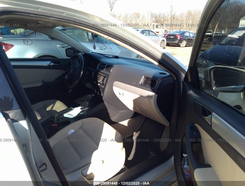 3VWLL7AJ5BM125660