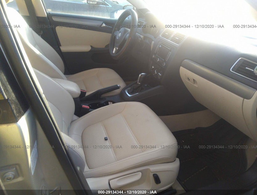 3VWLL7AJ9EM312906