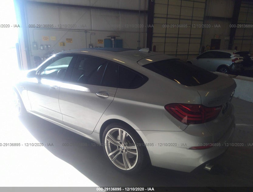 WBA5M2C39HG811582