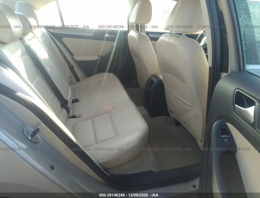 3VWLL7AJ7EM205675