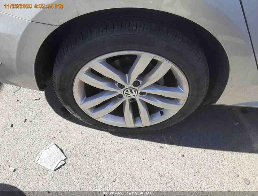 1VWLA7A31KC012992