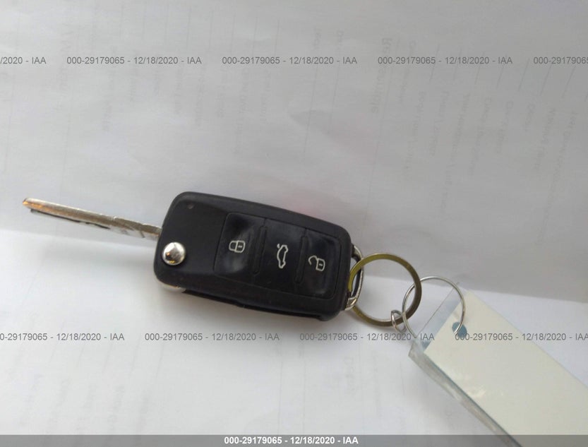 3VW2B7AJ8HM206028