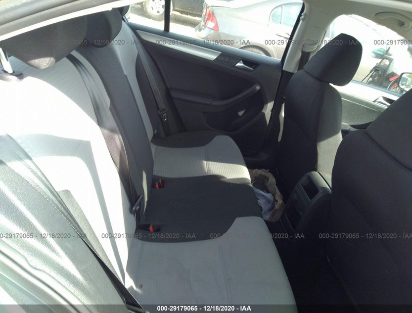3VW2B7AJ8HM206028