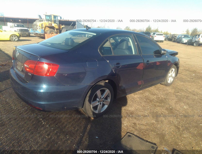 3VWLL7AJ1CM305879