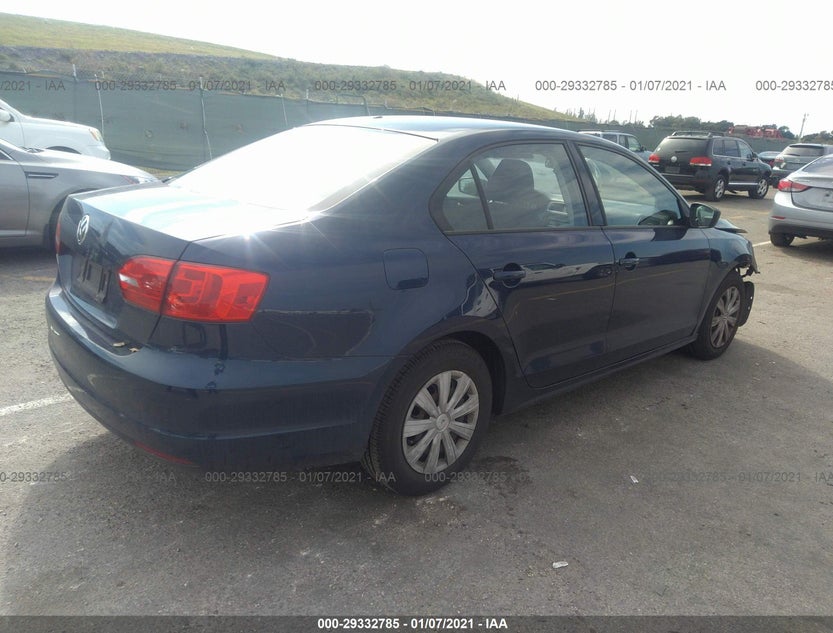 3VW2K7AJ3EM318585