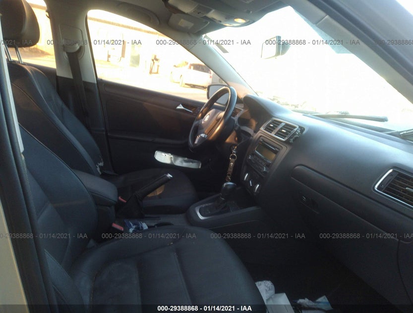 3VWDX7AJ2BM053311