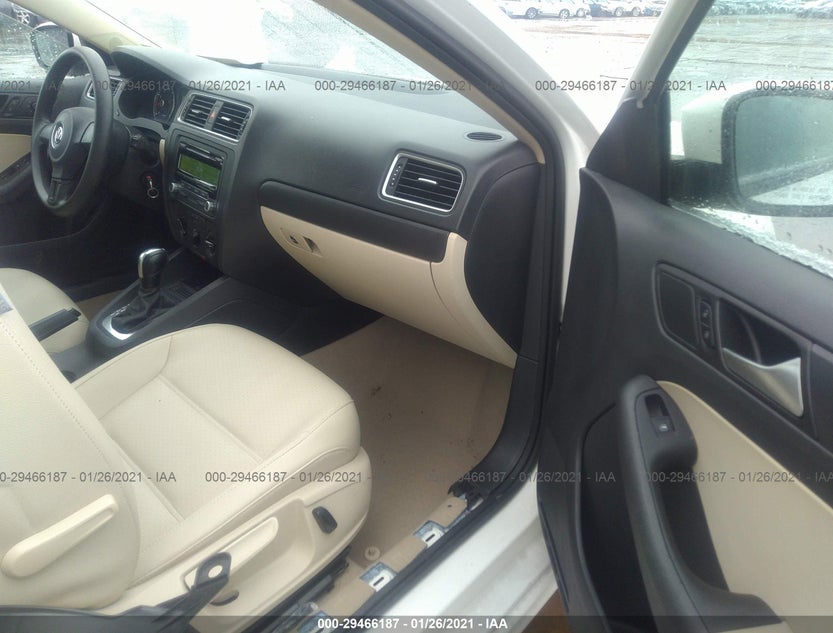 3VWD17AJ9EM379936