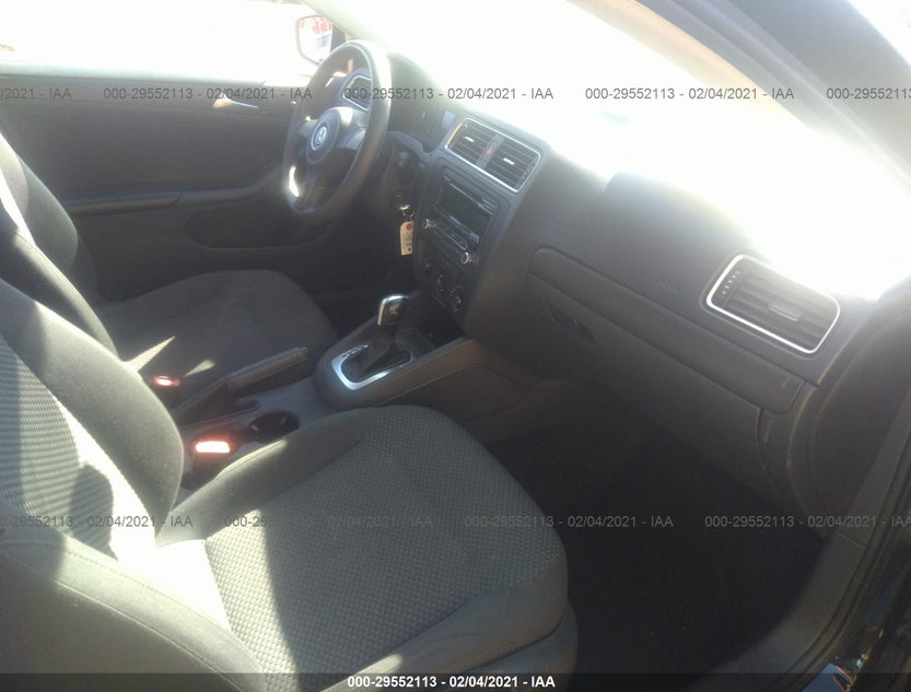 3VW2K7AJ3EM323575
