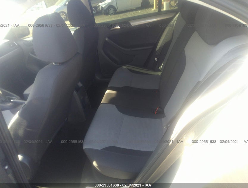 3VW2B7AJ4HM373227