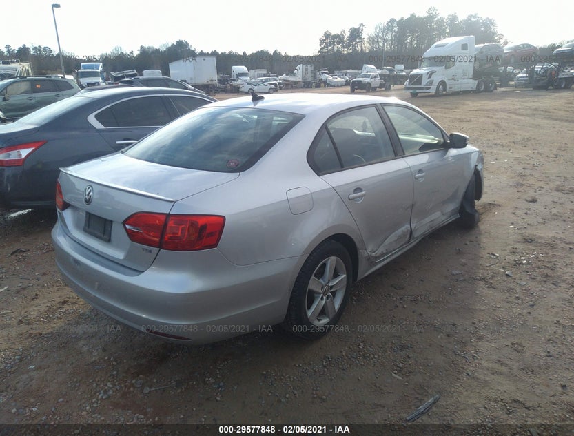 3VWLL7AJ5CM415625