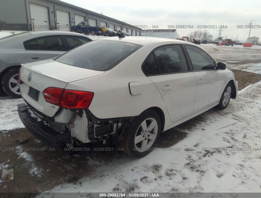 3VW3L7AJ5CM471368
