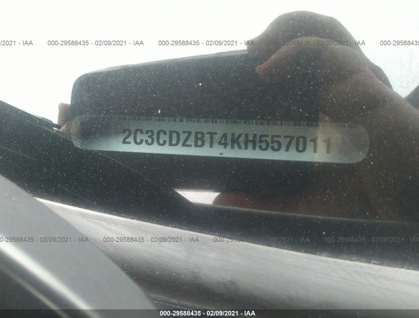 2C3CDZBT4KH557011