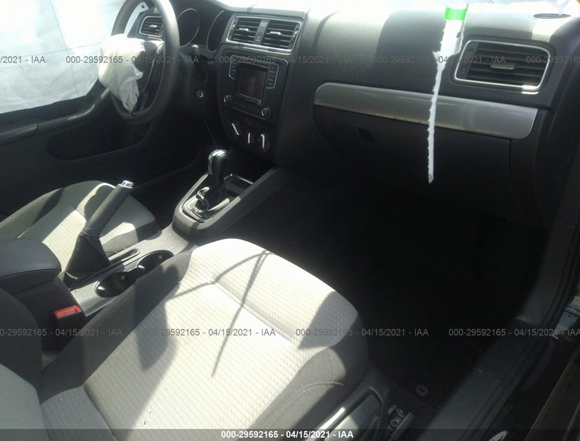 3VW2B7AJ5HM384575