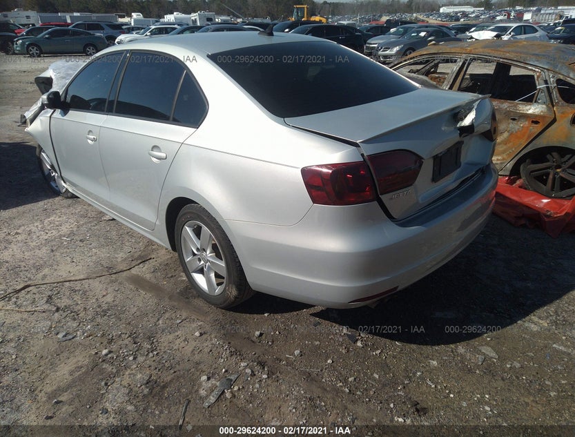 3VWLL7AJ5CM009702